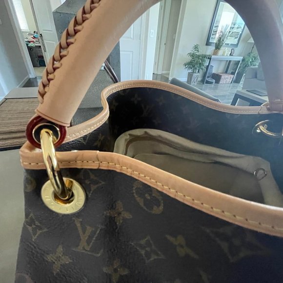 LOUIS VUITTON ARTSY MONOGRAM HANDBAG 2021 - Picture 6 of 15